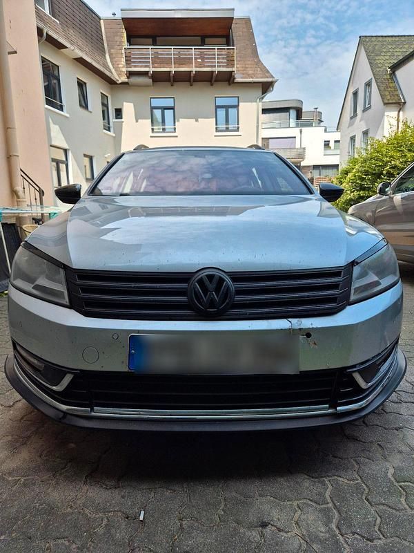 Silber Gebraucht 2011 VW Passat Kombi | 5.200 € - Bild 1/4