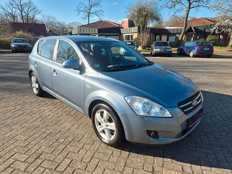 Gebraucht Kia Ceed 109 PS (80 kW) 2008 Blau Kleinwagen