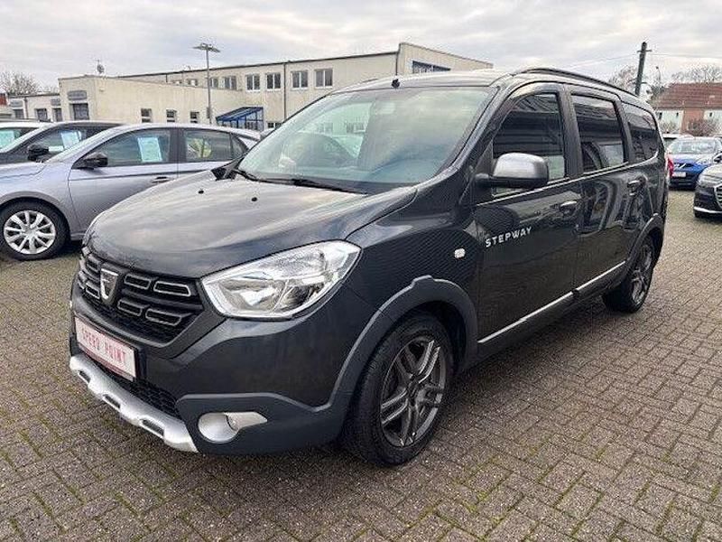 Grau Gebraucht 2018 Dacia Lodgy Stepway Van / Kleinbus | 9.990 € (Fairer Preis) - Bild 1/4