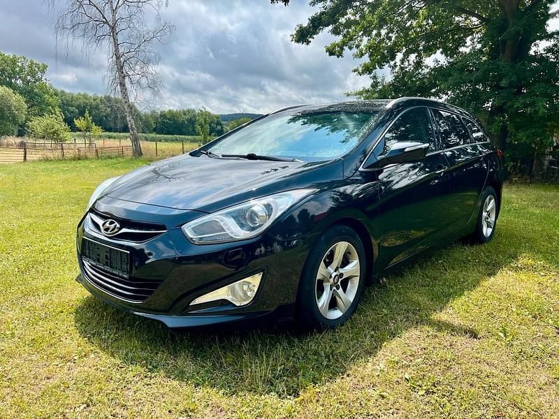 Schwarz Gebraucht 2014 Hyundai i40 Kombi | 7.500 € (Guter Preis) - Bild 1/4