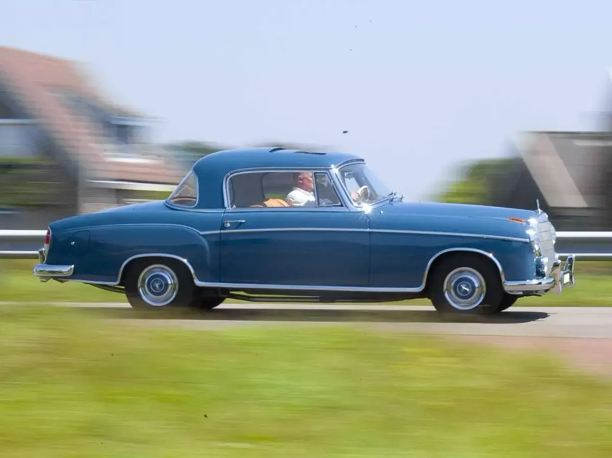 Gebraucht Mercedes 220 116 PS (85 kW) 1960 Blau Coupé