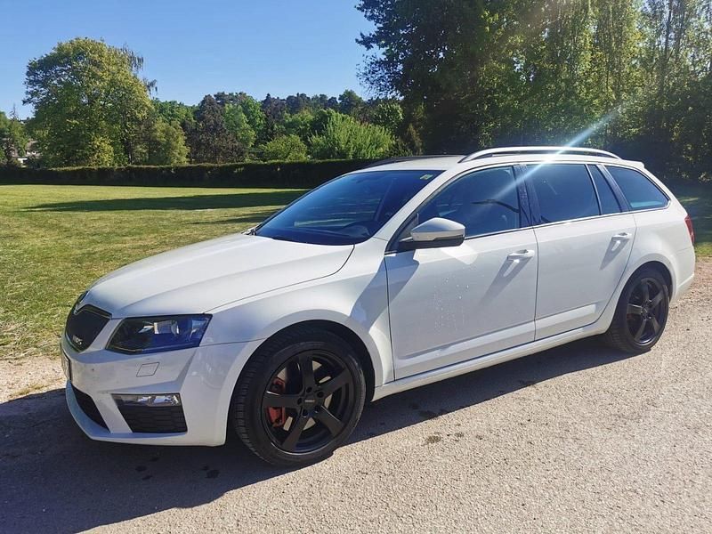 Weiß Gebraucht 2013 Skoda Octavia RS Kombi | 8.500 € (Guter Preis) - Bild 1/4
