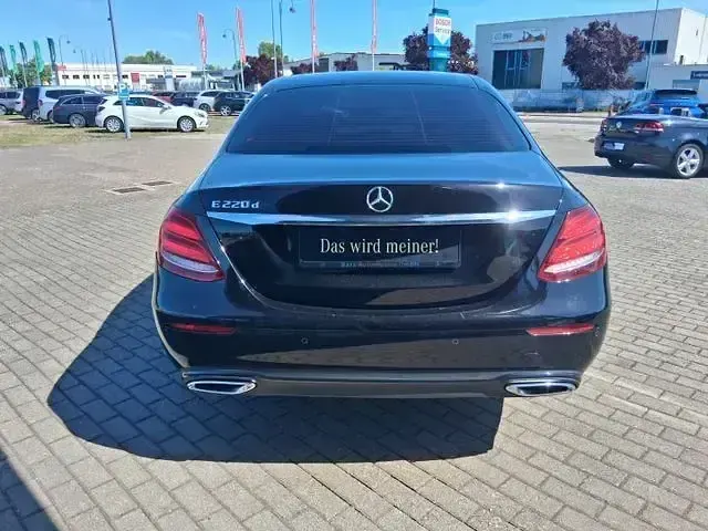 Gebraucht Mercedes E220 Avantgarde 194 PS (142 kW) 2019 Schwarz Limousine