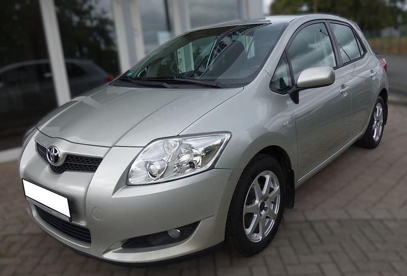 Silber Gebraucht 2008 Toyota Auris Team Limousine | 5.500 € (Teuer) - Bild 1/4
