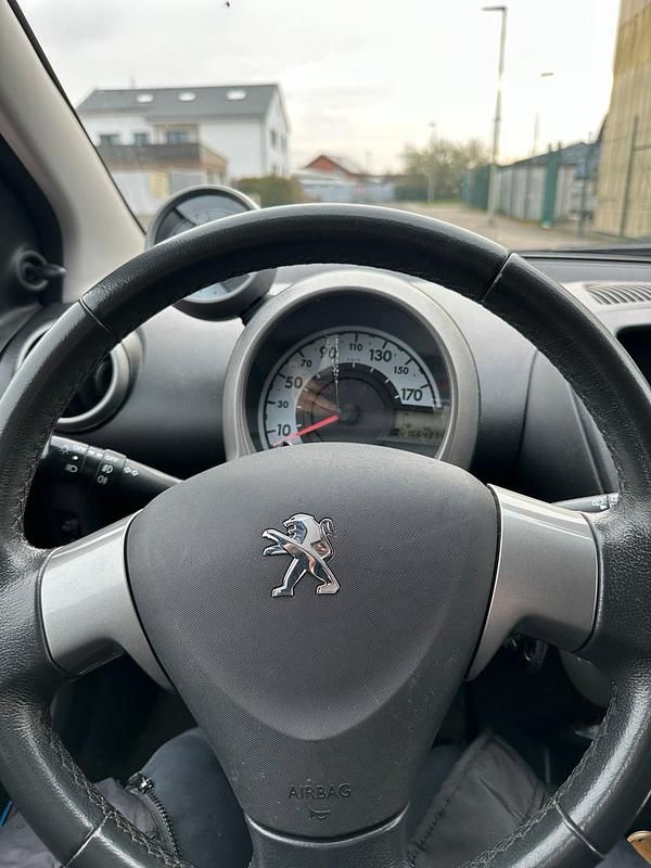 Gebraucht Peugeot 107 68 PS (50 kW) 2013 Rot Kleinwagen