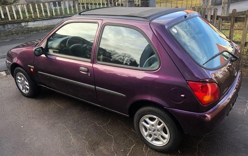 Gebraucht Ford Fiesta Style 60 PS (44 kW) 1999 Violet Kleinwagen