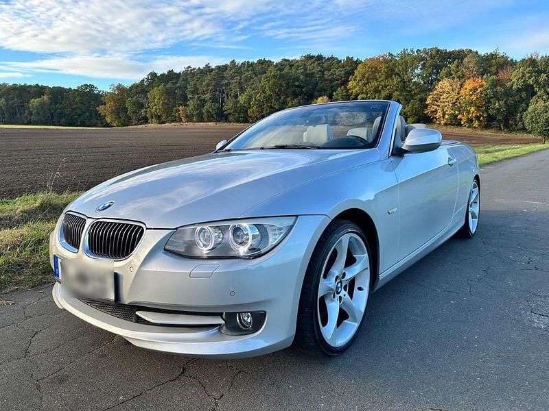 Silber Gebraucht 2011 BMW 330 Cabriolet Comfort Edition Cabrio | 17.800 € (Fairer Preis) - Bild 1/4