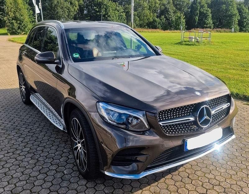 Braun Gebraucht 2016 Mercedes GLC250 AMG line SUV | 26.900 € (Fairer Preis) - Bild 1/4