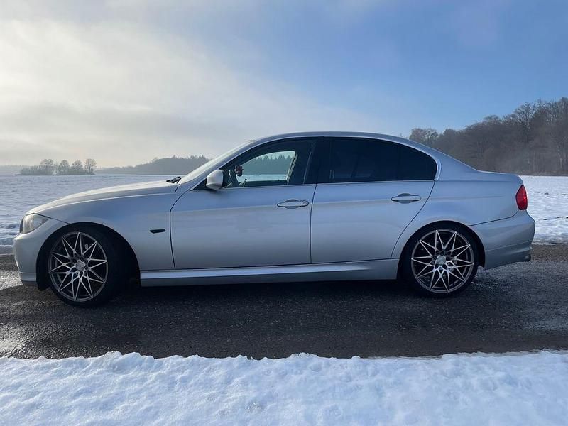 Gebraucht BMW 325 218 PS (160 kW) 2010 Silber Limousine