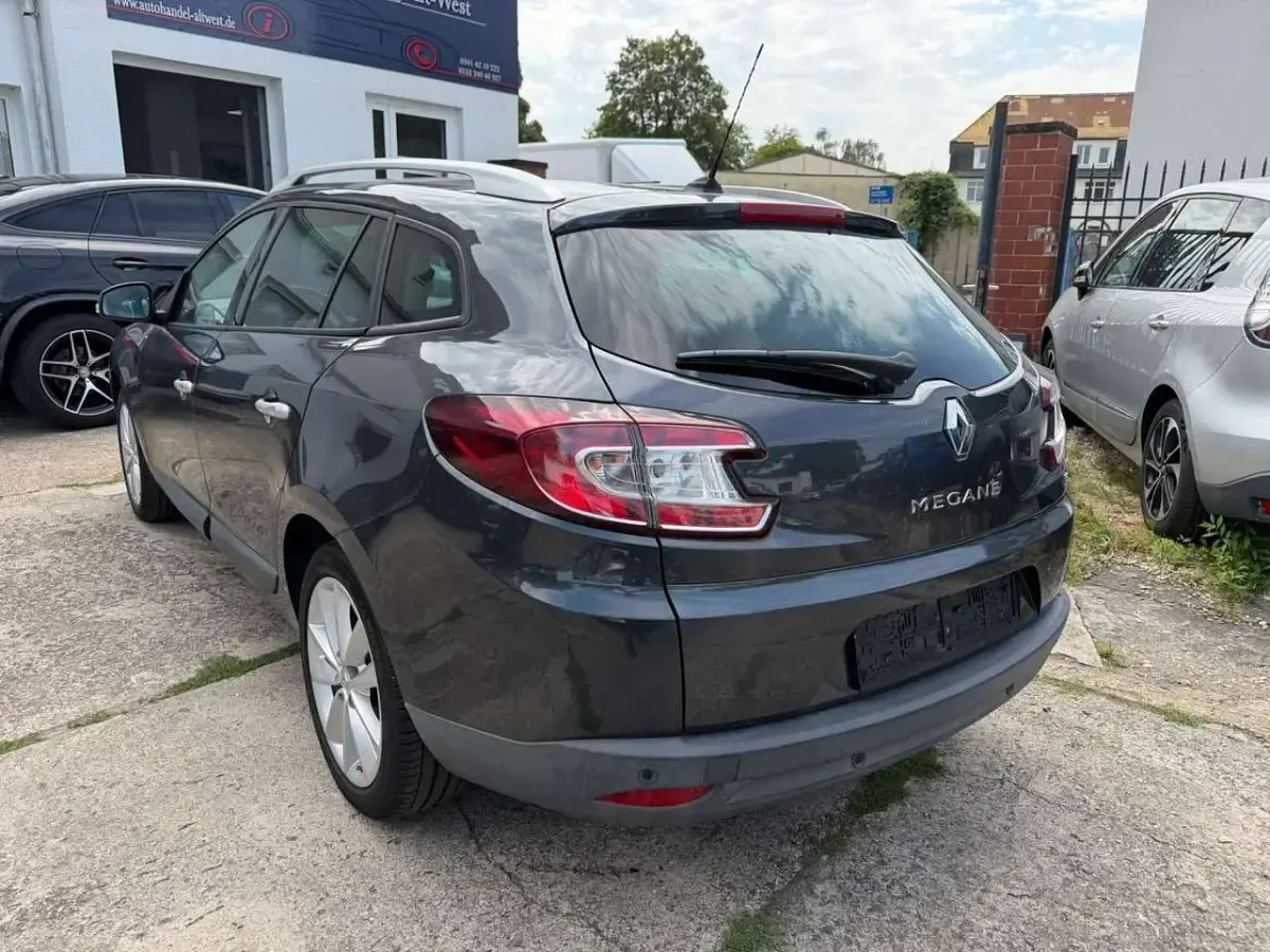 Gebraucht Renault Mégane GrandTour Luxe 131 PS (96 kW) 2010 Grau eclipse Kombi