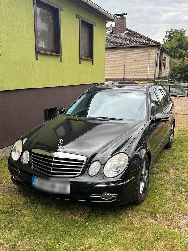 Schwarz Gebraucht 2008 Mercedes E200 Kombi | 6.500 € (Fairer Preis) - Bild 1/2