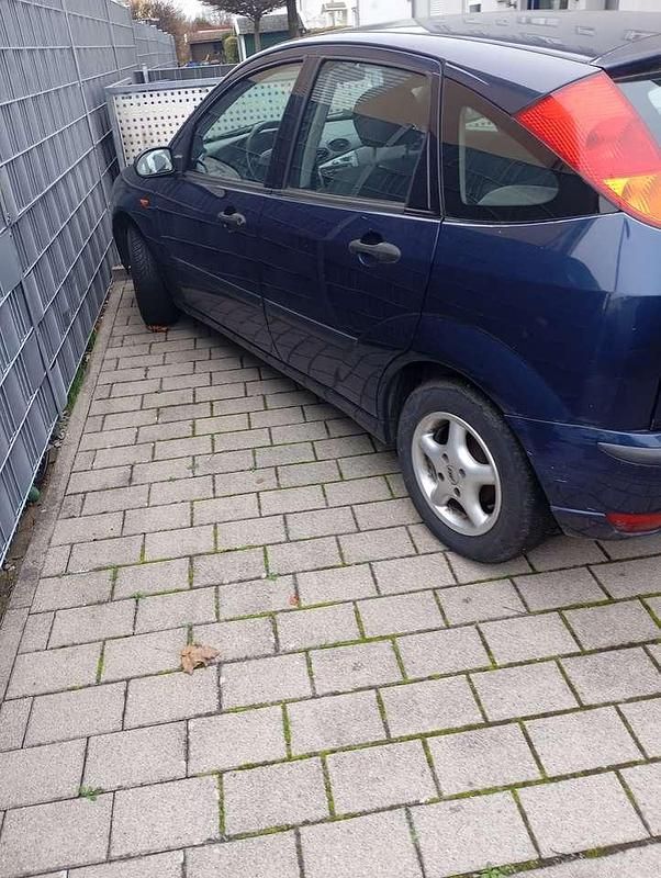 Blau Gebraucht 2003 Ford Focus Limousine | 550 € (Superpreis) - Bild 1/3
