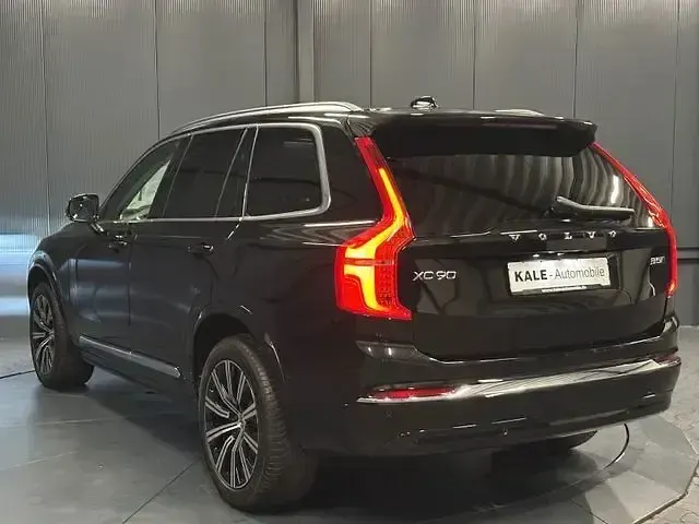 Second-hand Volvo XC90 Plus 235 CP (172 kW) 2023 Negru SUV