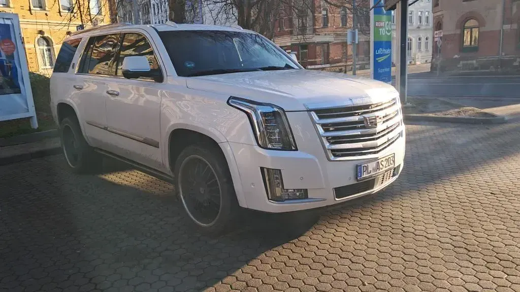 Second-hand Cadillac Escalade 430 CP (316 kW) 2018 Alb SUV