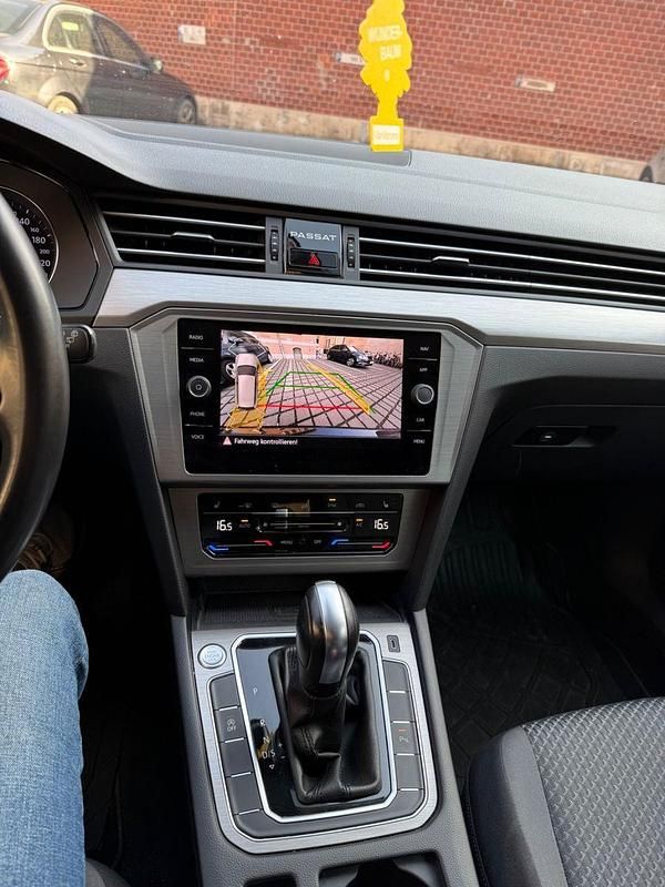 Gebraucht VW Passat 122 PS (89 kW) 2020 Schwarz Kombi