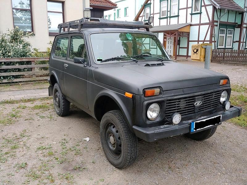 Schwarz Gebraucht 2010 Lada niva SUV | 3.500 € (Superpreis) - Bild 1/4