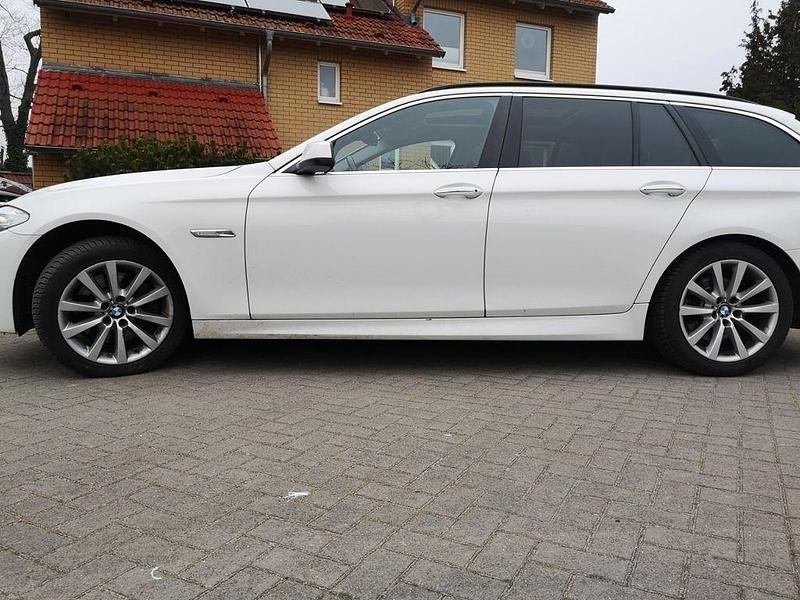 Gebraucht BMW 530 258 PS (189 kW) 2011 Weiß Kombi
