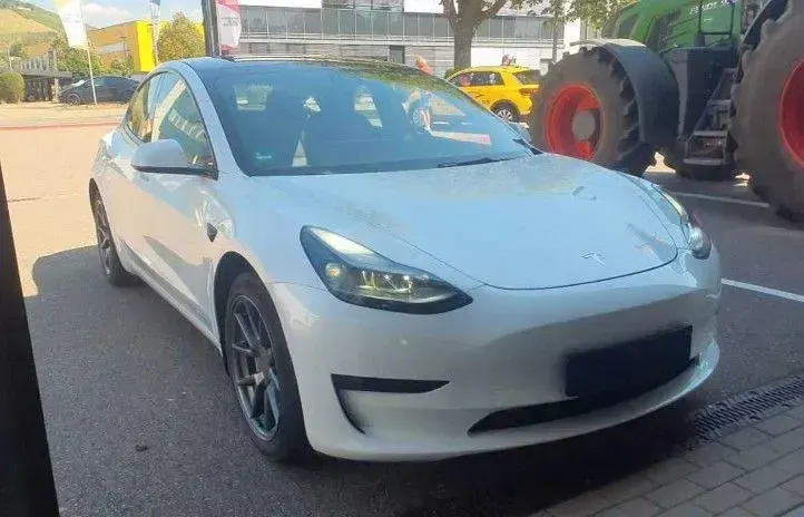Gebraucht Tesla Model 3 Standard Range Plus 239 kW (325 PS) 2021 Weiß Limousine