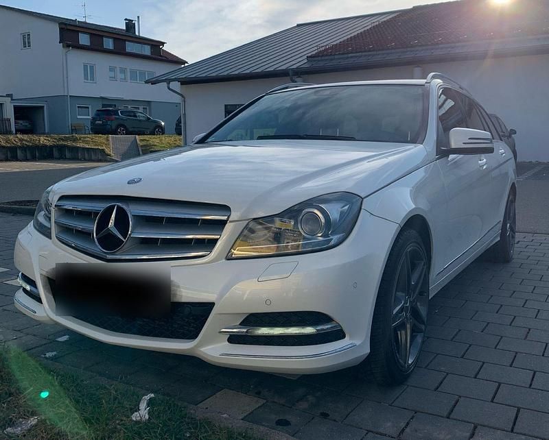 Gebraucht Mercedes C250 204 PS (150 kW) 2012 Weiß Kombi