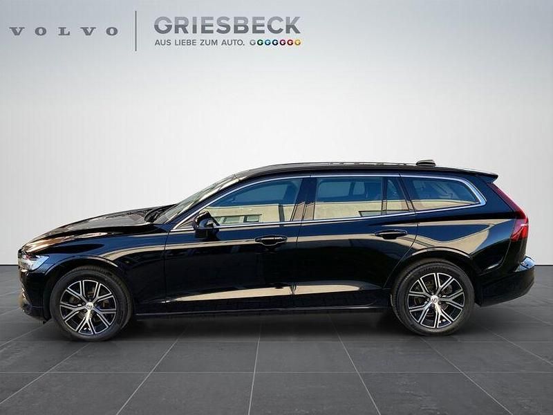 Gebraucht Volvo V60 Core 197 PS (144 kW) 2022 Black solid stone / solid Kombi