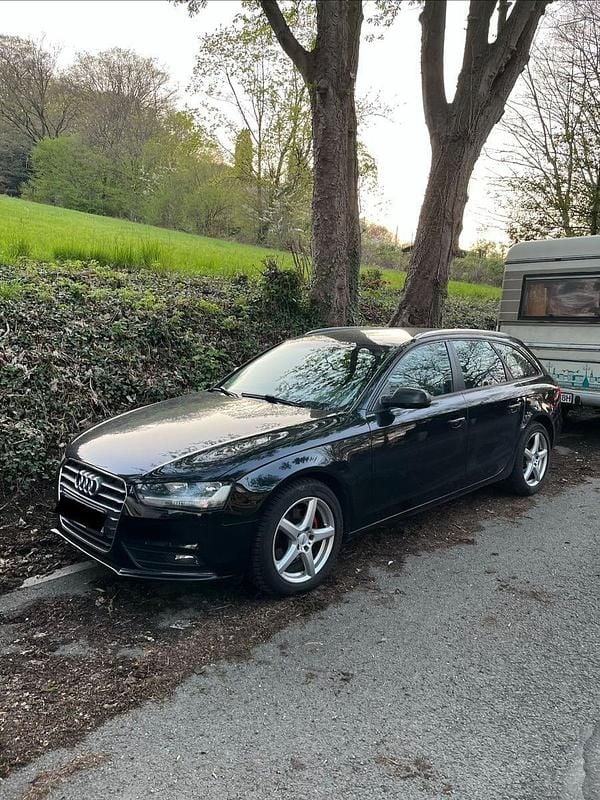 Usado Audi A4 143 HP (105 kW) 2013 Preto Carrinha