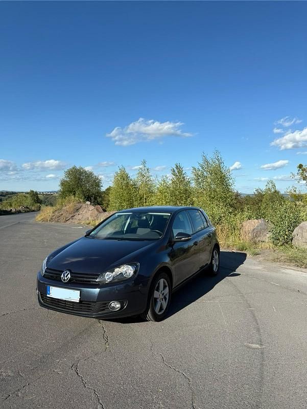 Blau Gebraucht 2011 VW Golf VI Team Kleinwagen | 6.900 € (Teuer) - Bild 1/4