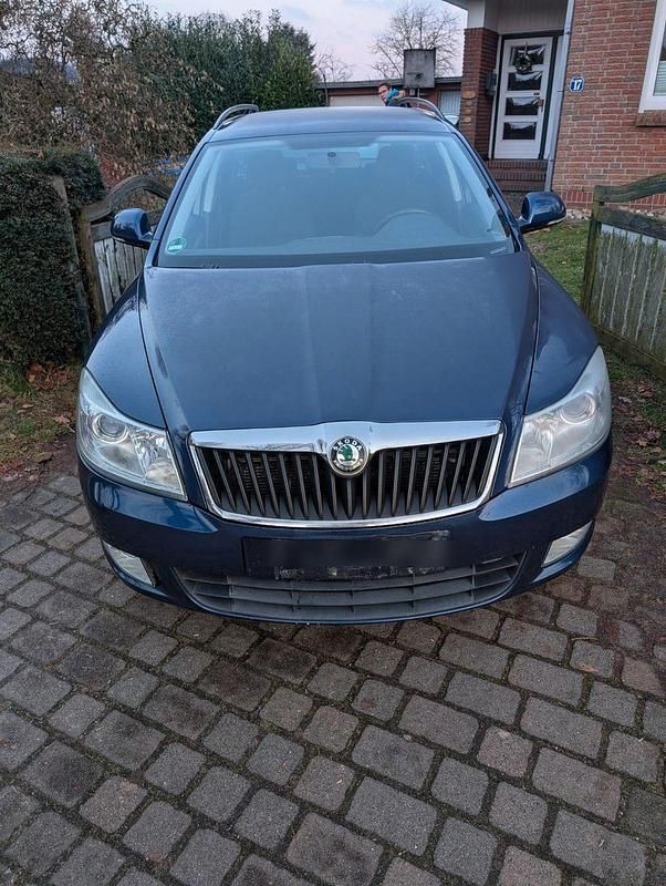 Gebraucht Skoda Octavia Family 105 PS (77 kW) 2011 Blau Kombi