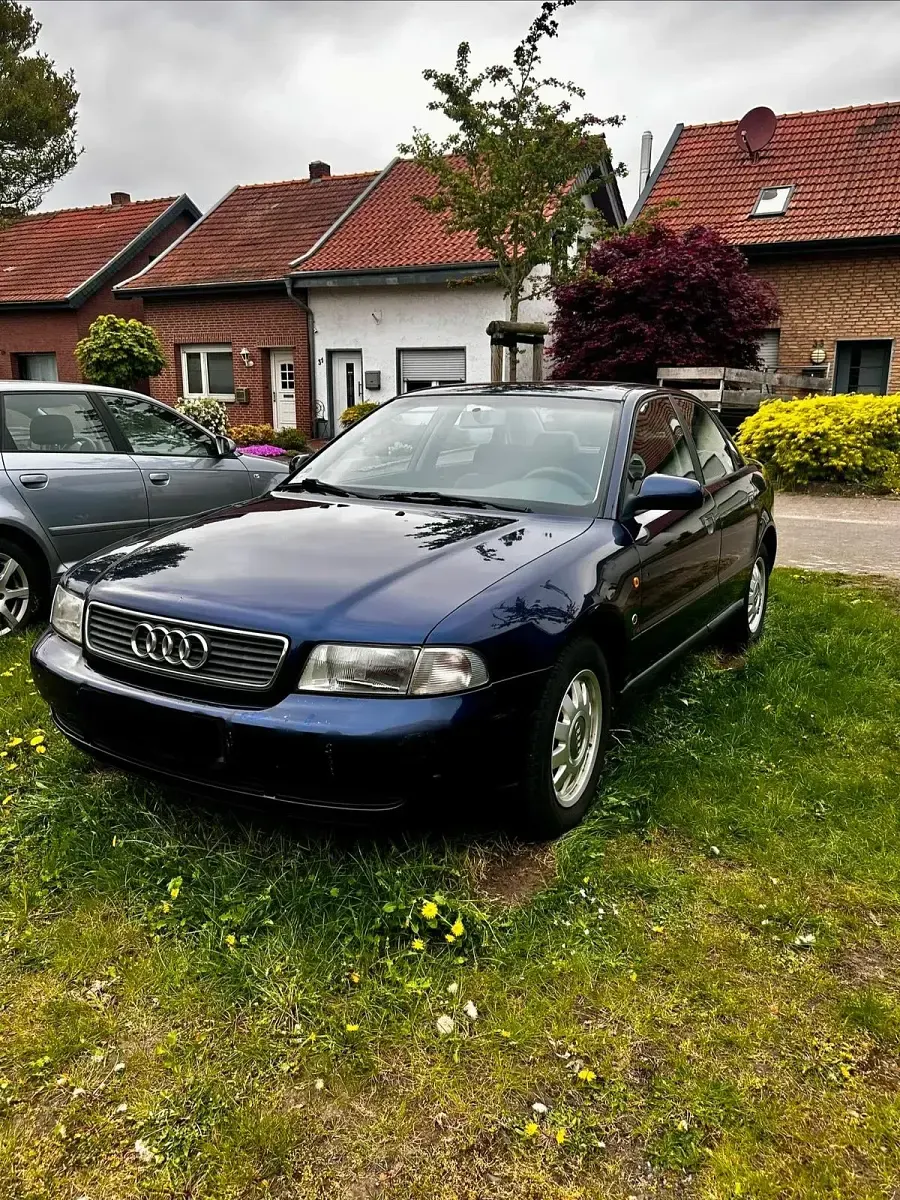 Usata Audi A4 100 CV (73 kW) 1996 Blu Berlina