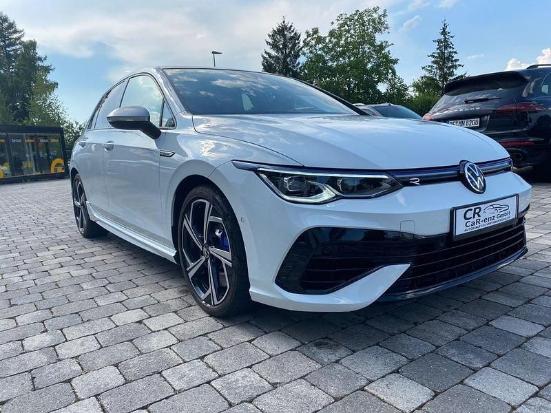 Weiß Gebraucht 2022 VW Golf VIII R Limousine | 36.490 € (Guter Preis) - Bild 1/4