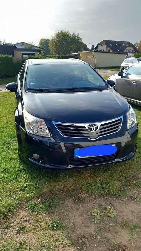 Schwarz Gebraucht 2011 Toyota Avensis Edition Limousine | 9.500 € (Fairer Preis) - Bild 1/4