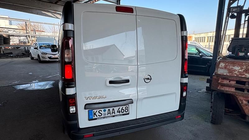 Gebraucht Opel Vivaro 150 PS (110 kW) 2020 Weiß Van / Kleinbus
