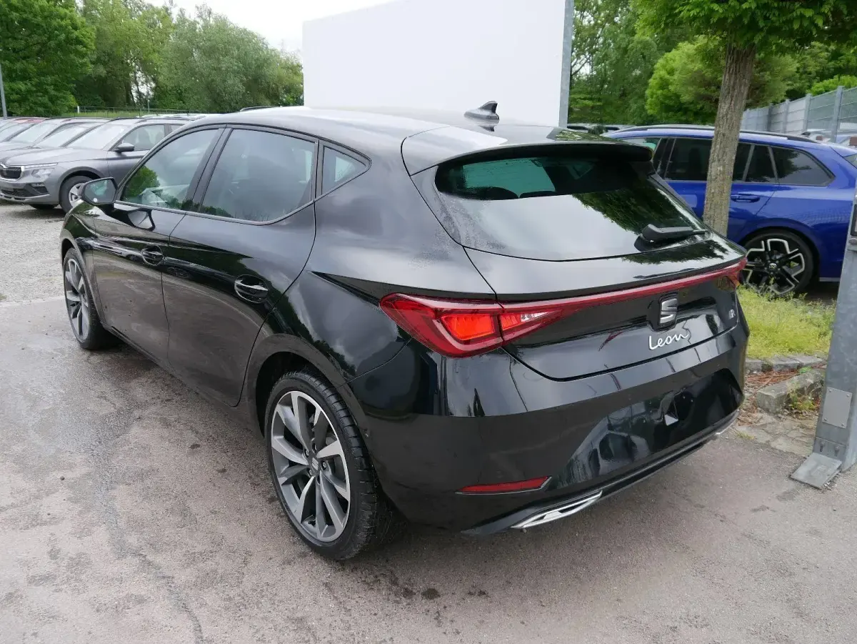 Neu Seat Leon FR 150 PS (110 kW) 2026 Metallic