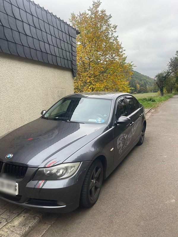 Schwarz Gebraucht 2007 BMW 318 Limousine | 3.500 € - Bild 1/4