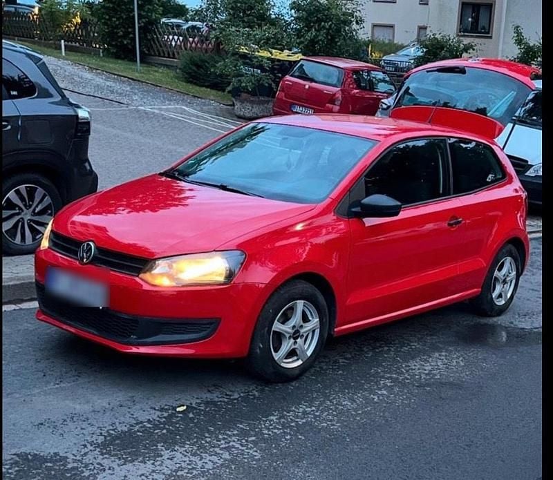 Rot Gebraucht 2010 VW Polo Limousine | 3.900 € (Fairer Preis) - Bild 1/4