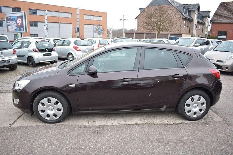 Gebraucht Opel Astra Design Edition 116 PS (85 kW) 2011 Braun Limousine