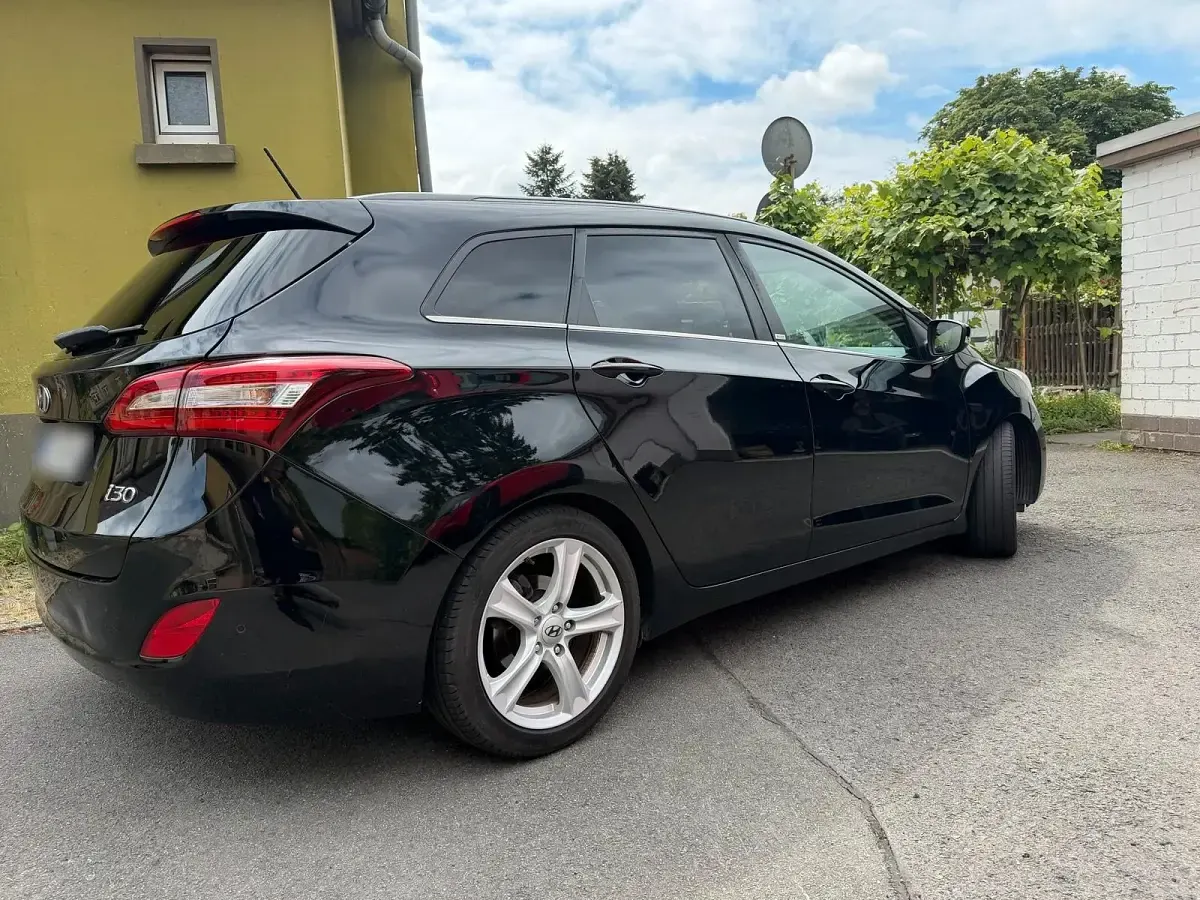 Gebraucht Hyundai i30 110 PS (80 kW) 2017 Schwarz Kombi