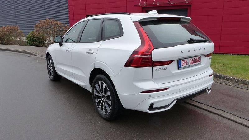 Gebraucht Volvo XC60 Plus 197 PS (144 kW) 2023 Crystal white SUV