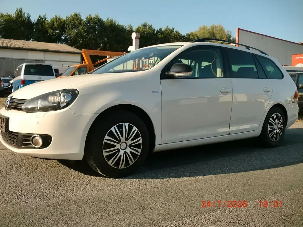 Gebraucht VW Golf VI Match 105 PS (77 kW) 2012 Weiß Kombi