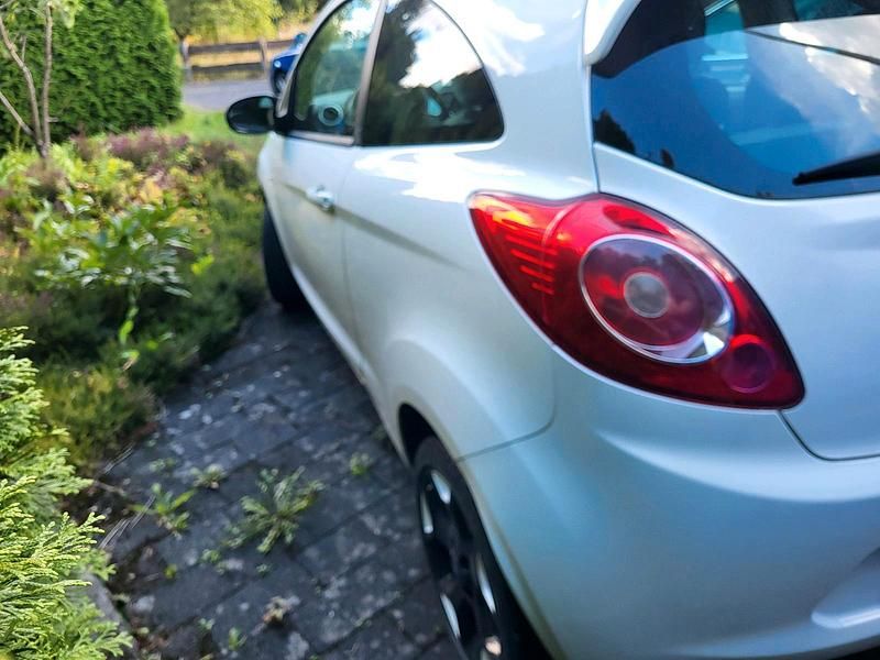 Gebraucht Ford Ka Titanium 70 PS (51 kW) 2015 Weiß Kleinwagen