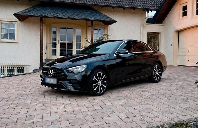 Gebraucht Mercedes E300 AMG 306 PS (225 kW) 2021 Schwarz Limousine