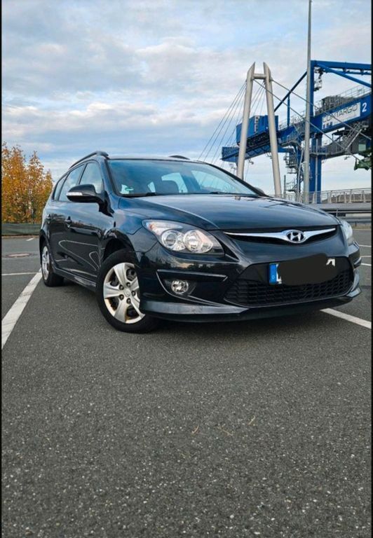 Schwarz Gebraucht 2011 Hyundai i30 Kombi | 2.649 € (Fairer Preis) - Bild 1/4
