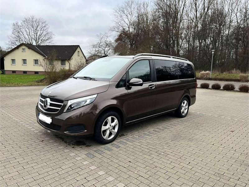 Gebraucht Mercedes V220 Edition 163 PS (119 kW) 2017 Braun Van / Kleinbus