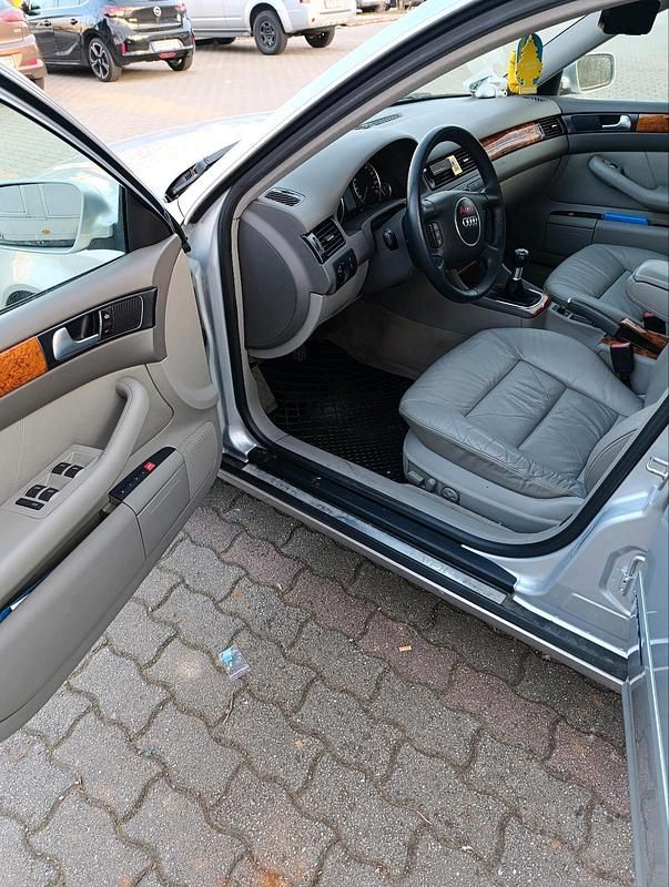 Gebraucht Audi A6 220 PS (161 kW) 2002 Silber Limousine