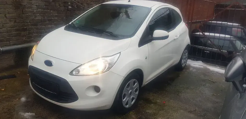 Gebraucht Ford Ka Trend 69 PS (50 kW) 2016 Weiß Kleinwagen