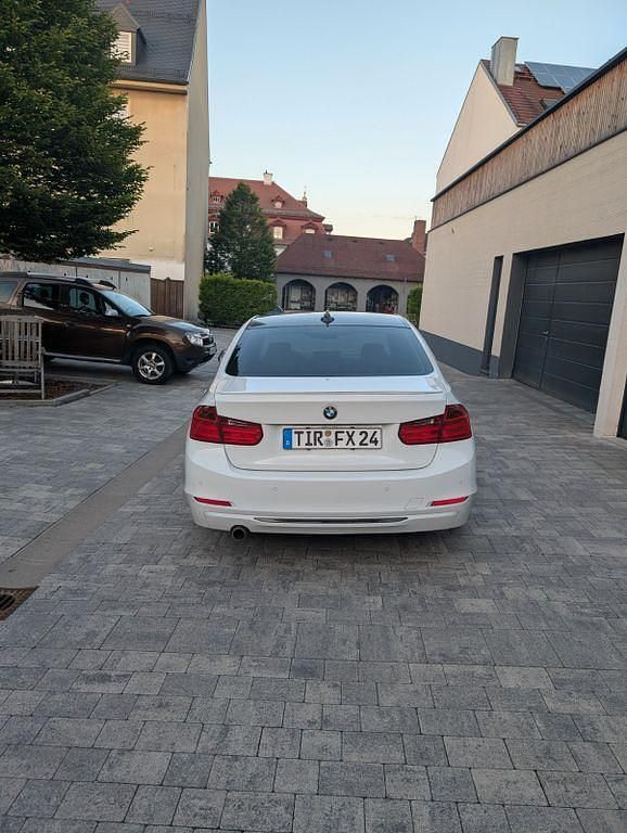 Gebraucht BMW 320 Luxury Line 184 PS (135 kW) 2015 Weiß Limousine