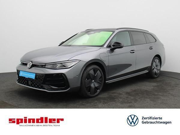 Grau (diabasgrau metallic) Gebraucht 2024 VW Passat R-line Kombi | 54.581 € (Etwas zu teuer) - Bild 1/3