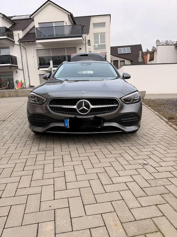 Grau Gebraucht 2024 Mercedes C220 Kombi | 35.200 € (Guter Preis) - Bild 1/4