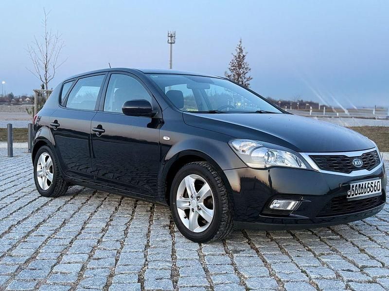 Gebraucht Kia Ceed 90 PS (66 kW) 2011 Schwarz Kleinwagen