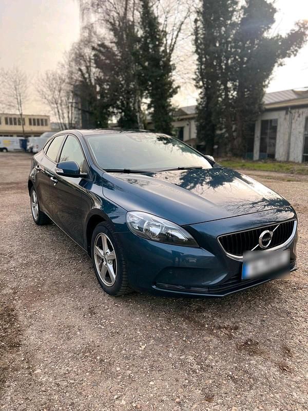 Gebraucht Volvo V40 120 PS (88 kW) 2018 Blau Limousine