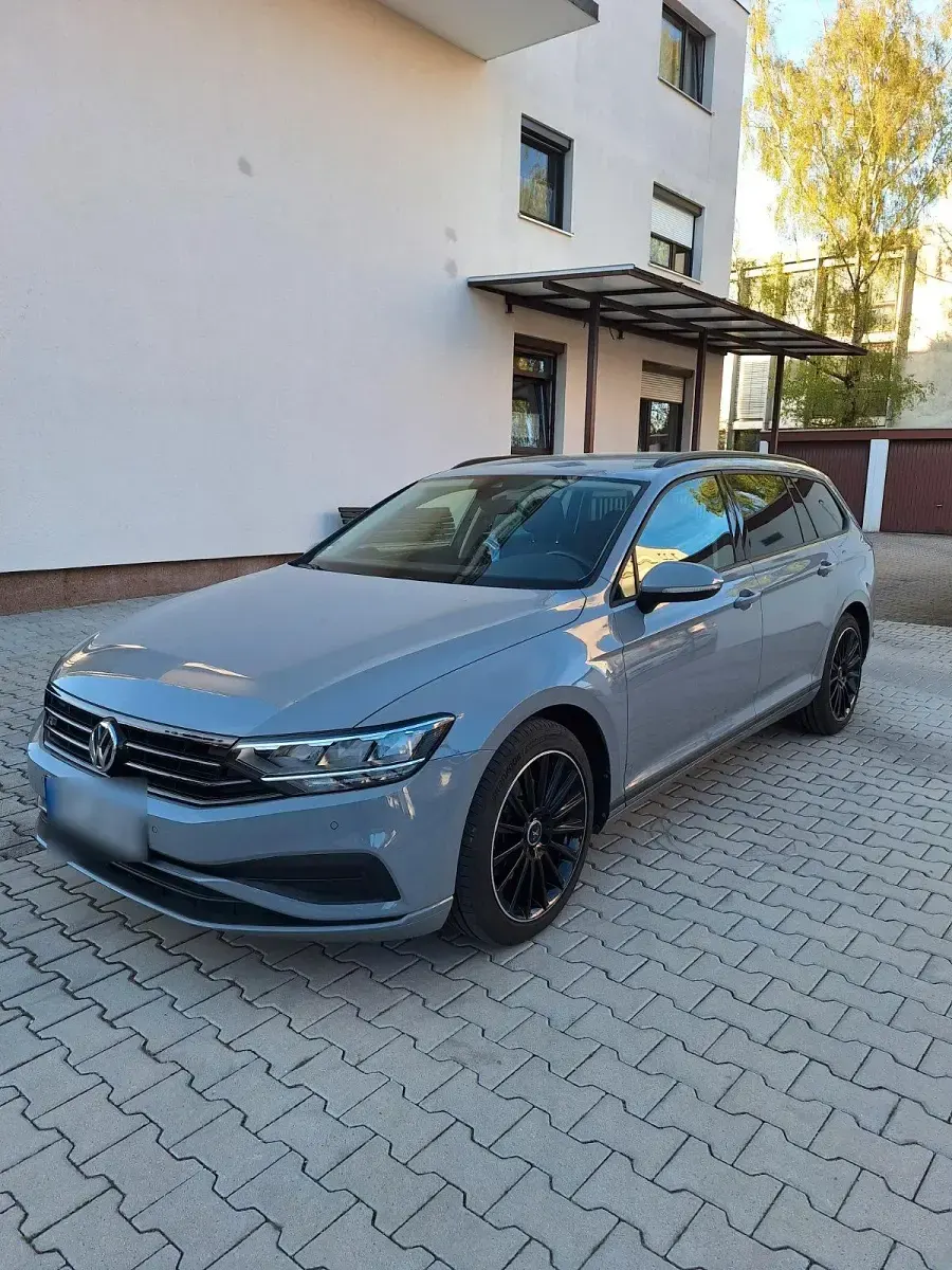Gebraucht VW Passat 150 PS (110 kW) 2024 Grau Kombi